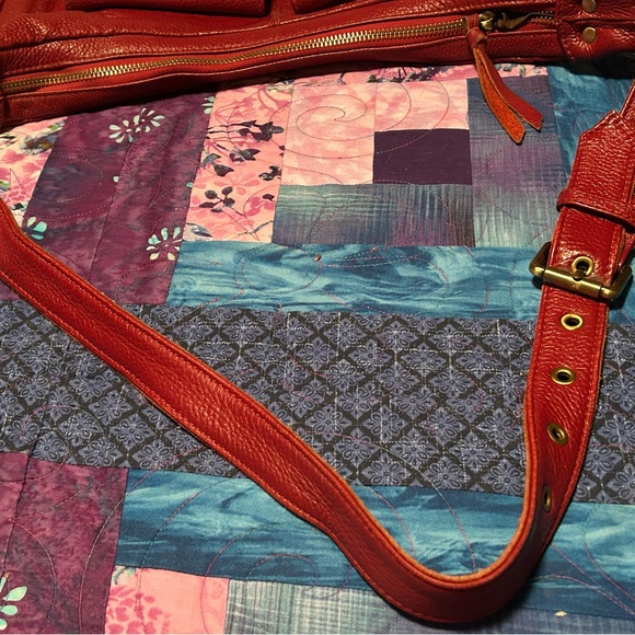 Not Rational Red Leather Shoulder Bag - Picture 8 of 9
